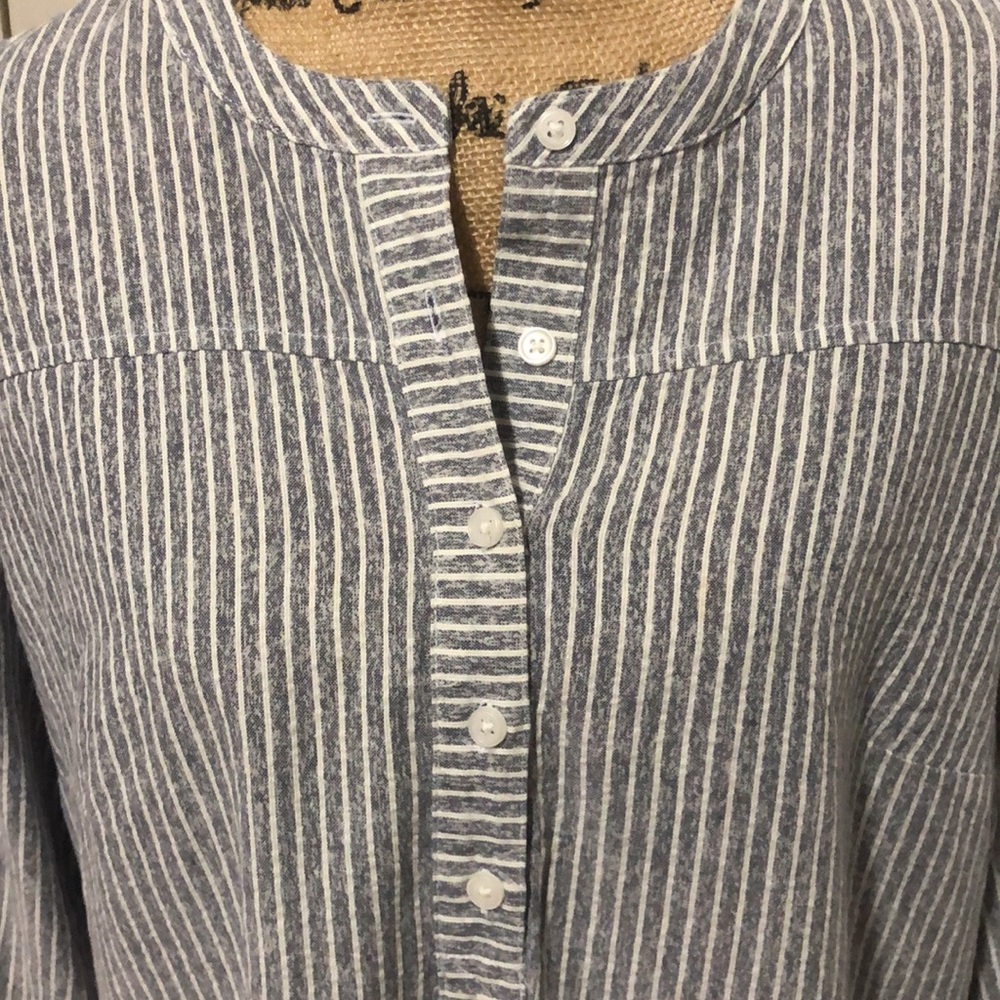 Universal Thread shirt - Picture 2 of 6